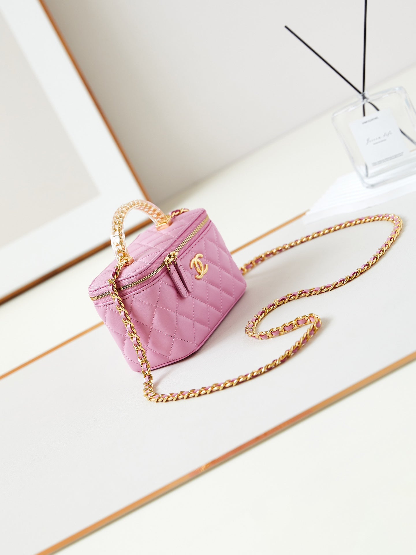 Coiffeuse 24a 17 cm en cuir d'agneau rose avec quincaillerie dorée