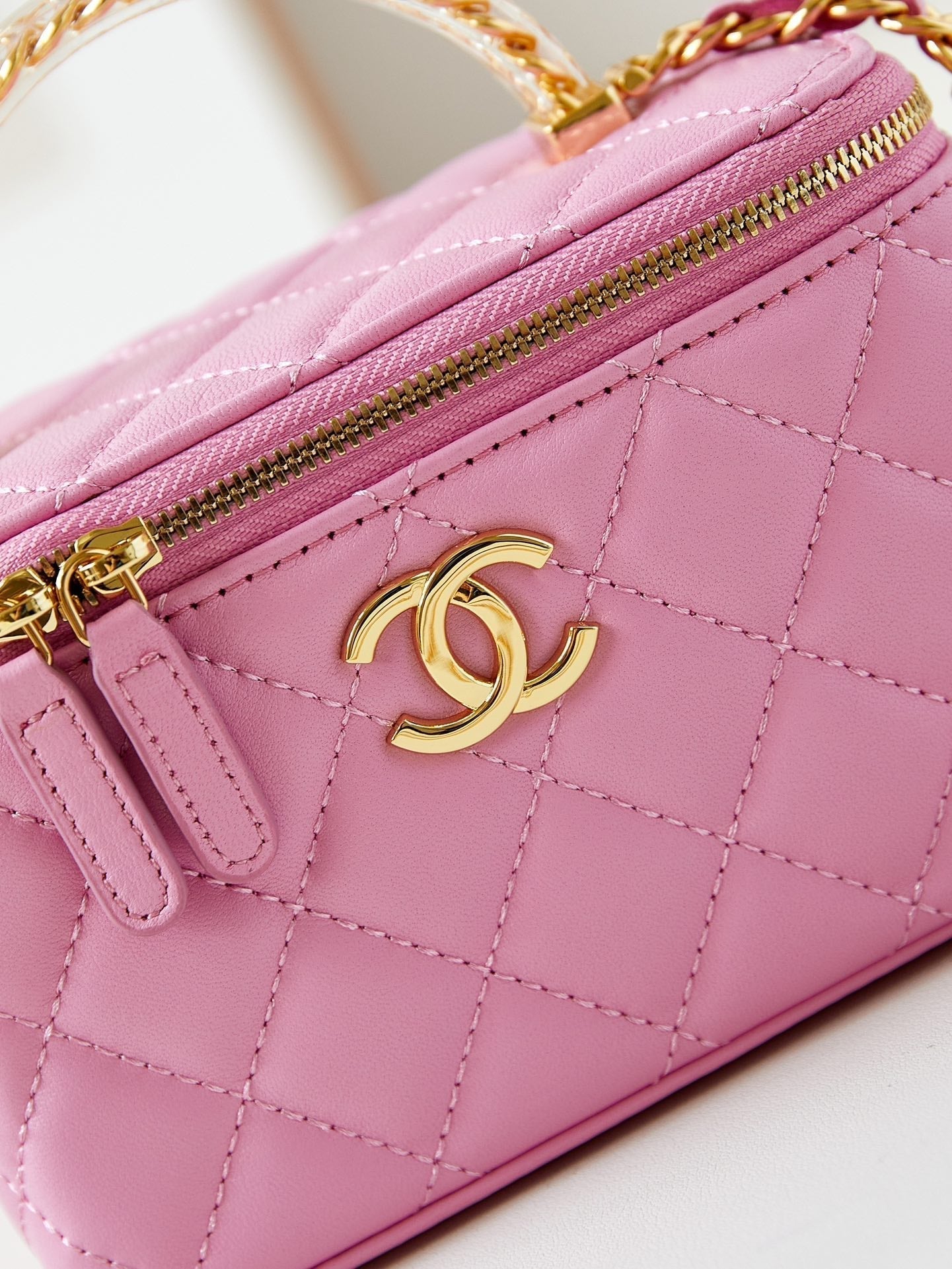 Coiffeuse 24a 17 cm en cuir d'agneau rose avec quincaillerie dorée