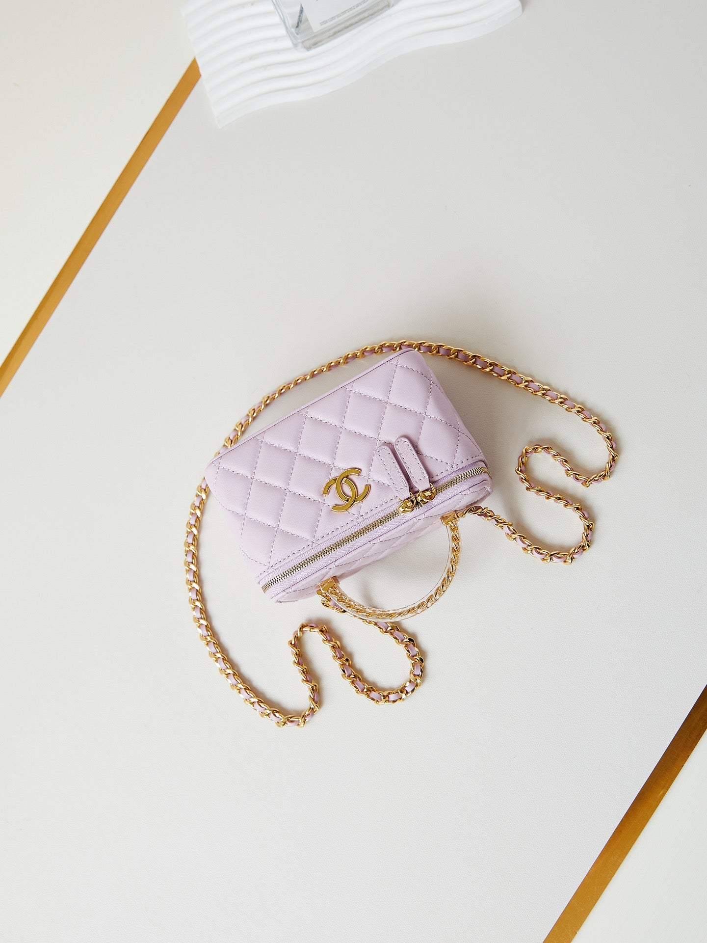 24a vanité 17 cm cuir d'agneau violet clair quincaillerie dorée