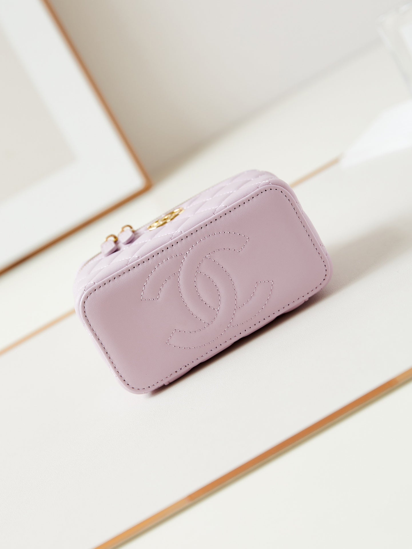 24a vanité 17 cm cuir d'agneau violet clair quincaillerie dorée