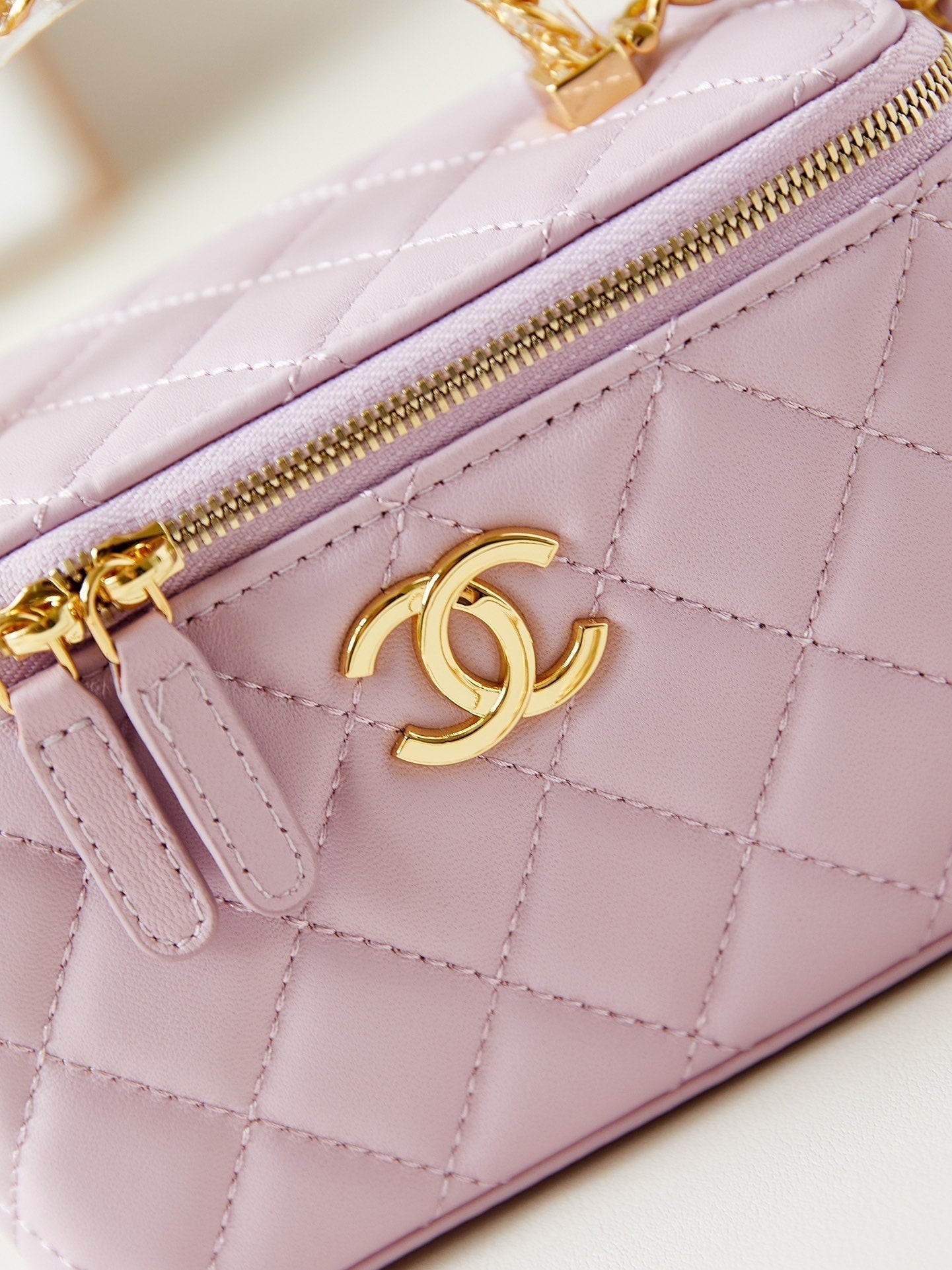 24a vanité 17 cm cuir d'agneau violet clair quincaillerie dorée