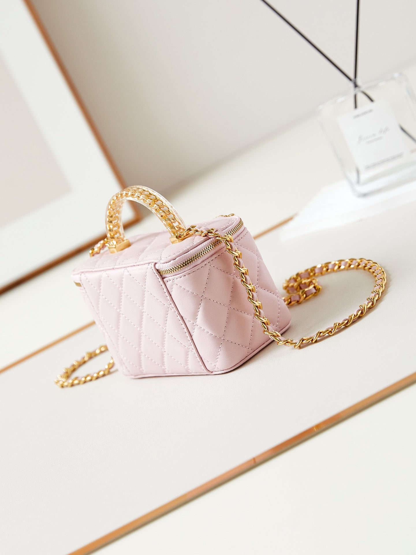 Coiffeuse 24a 17 cm en cuir d'agneau rose clair avec quincaillerie dorée