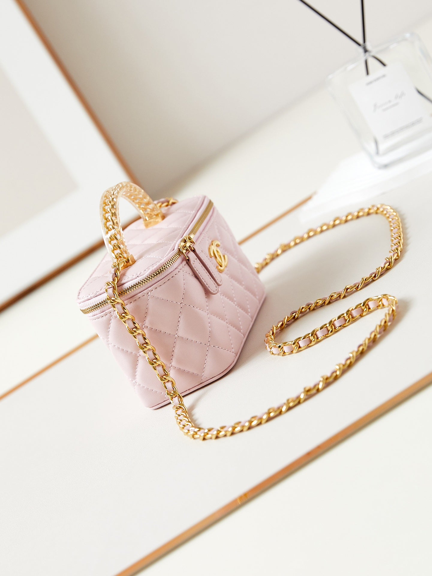 Coiffeuse 24a 17 cm en cuir d'agneau rose clair avec quincaillerie dorée