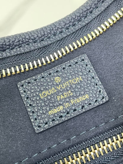 Sac fourre-tout 29 pouces en cuir bleu marine foncé avec monogramme Empreinte