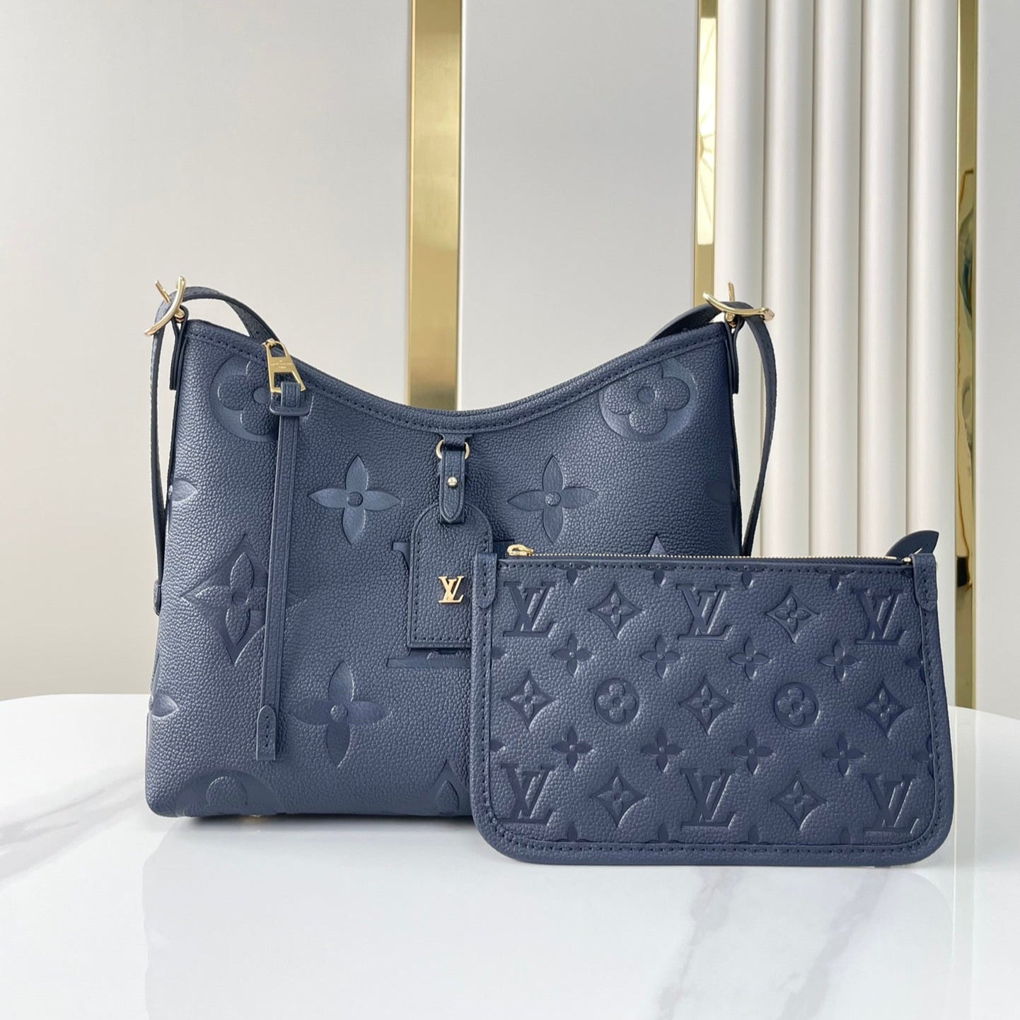 Sac fourre-tout 29 pouces en cuir bleu marine foncé avec monogramme Empreinte