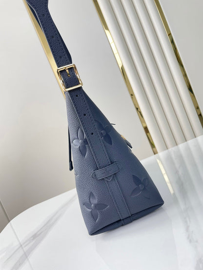 Sac fourre-tout 29 pouces en cuir bleu marine foncé avec monogramme Empreinte