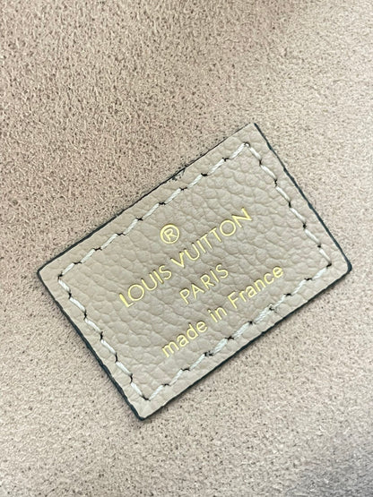 NANO DIANE 19 EN CUIR EMPREINTE MONOGRAMME BLANC TOURTERELLE