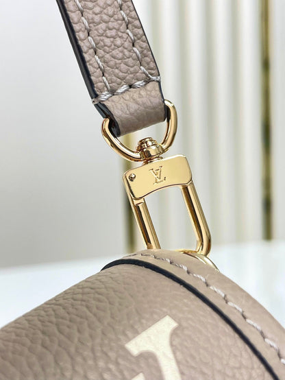 NANO DIANE 19 EN CUIR EMPREINTE MONOGRAMME BLANC TOURTERELLE