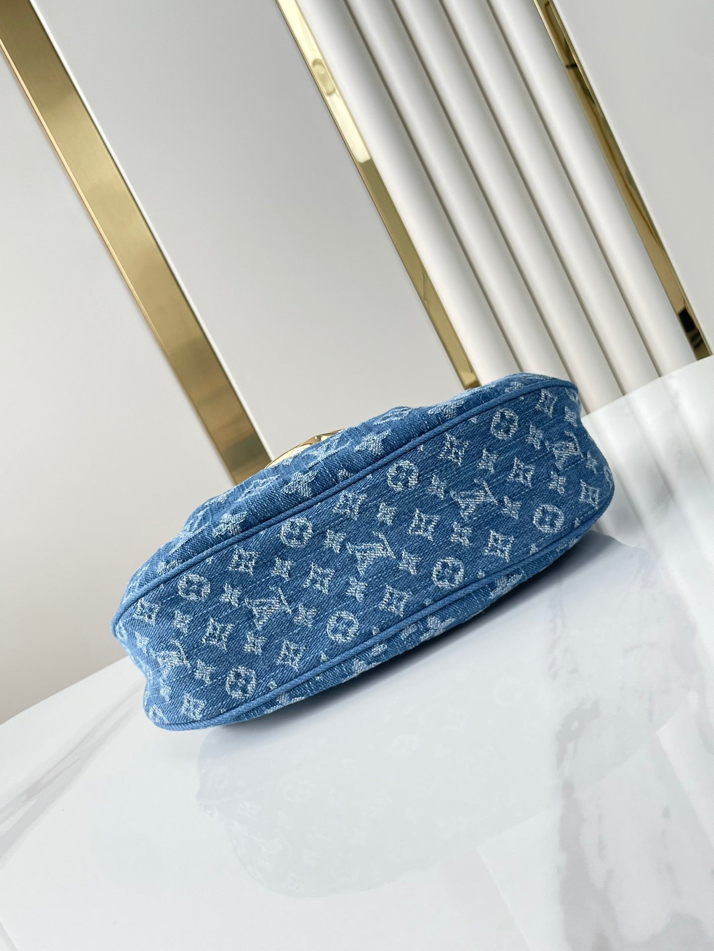 SUNSET 27 EN DENIM MONOGRAMME BLEU BOUCLE OR