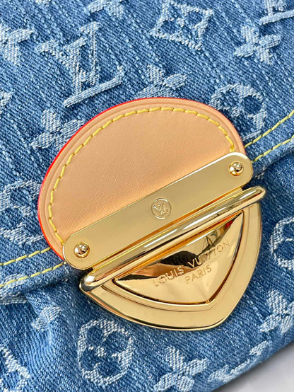SUNSET 27 EN DENIM MONOGRAMME BLEU BOUCLE OR