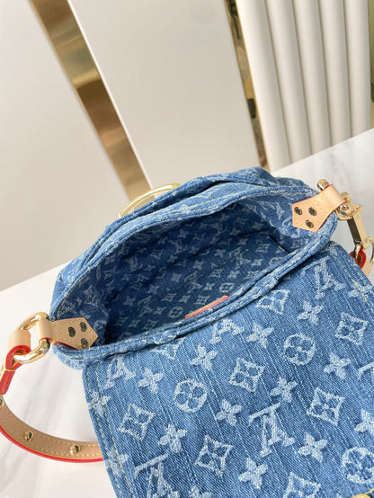 SUNSET 27 EN DENIM MONOGRAMME BLEU BOUCLE OR