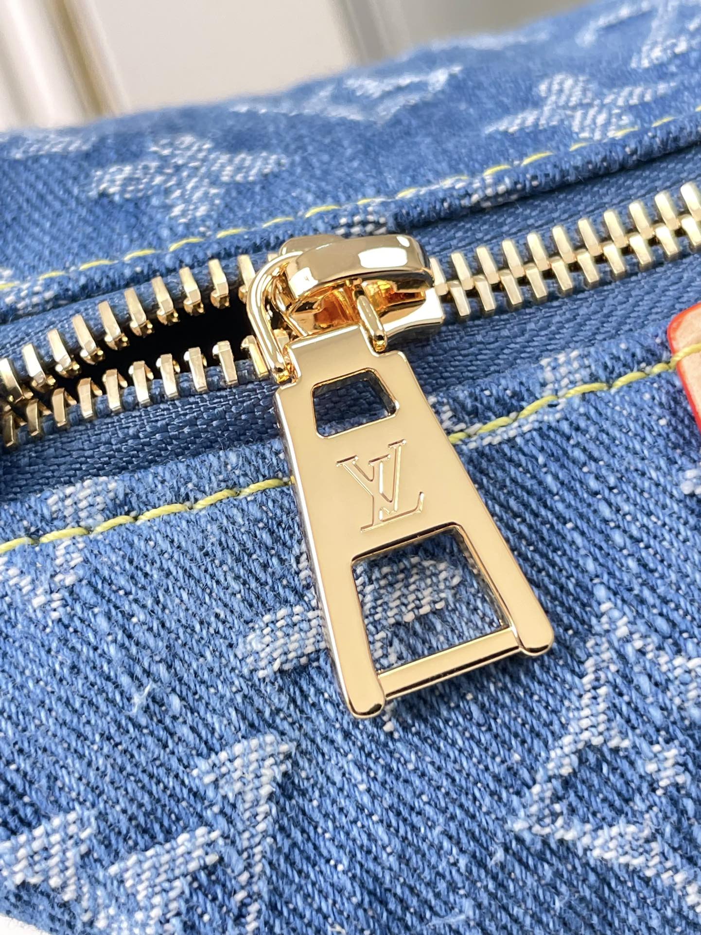 POCHETTE HILLS 18 EN DENIM MONOGRAMME BLEU