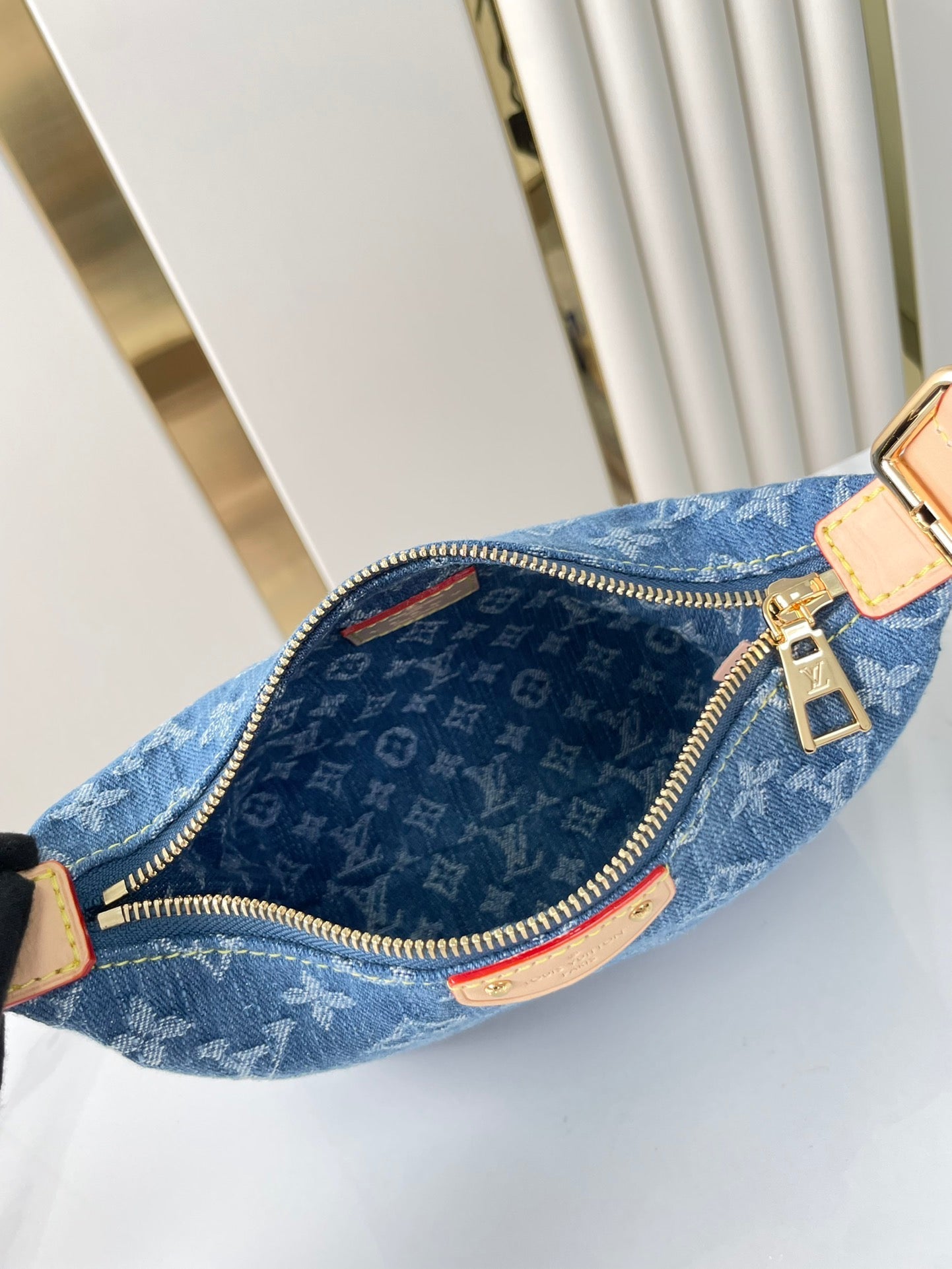 POCHETTE HILLS 18 EN DENIM MONOGRAMME BLEU