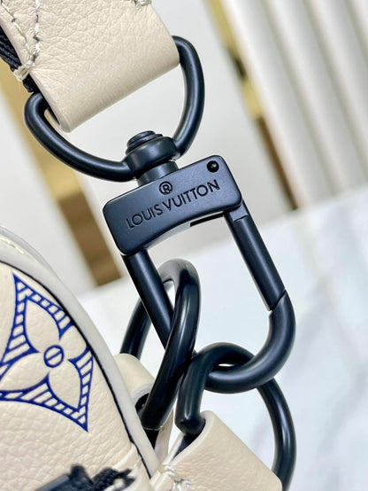 Sac messager Trio 25 en cuir de veau crème et bleu avec monogramme ombré