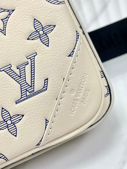 Sac messager Trio 25 en cuir de veau crème et bleu avec monogramme ombré