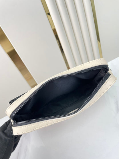 Sac messager Trio 25 en cuir de veau crème et bleu avec monogramme ombré