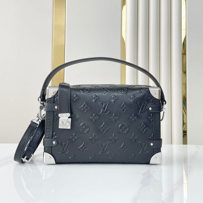 COFFRE LATÉRAL 21 EN CUIR DE VEAU ESTAMPÉ MONOGRAMME NOIR QUINCAILLERIE ARGENTÉE