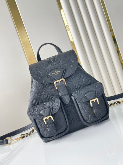 SAC À DOS DE SECOURS 22 EN CUIR EMPREINTE MONOGRAMME NOIR