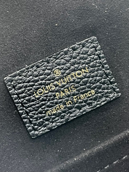 SAC À DOS DE SECOURS 22 EN CUIR EMPREINTE MONOGRAMME NOIR