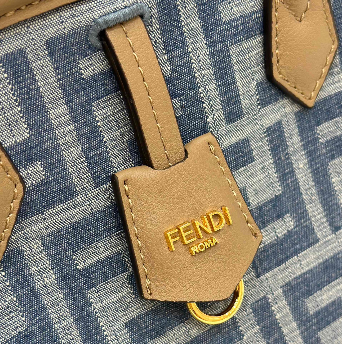 FENDI ORIGAMI MINI 19 EN DENIM MONOGRAMME BLEU VRAI AVEC BANDOULIÈRE EN CUIR DE VEAU