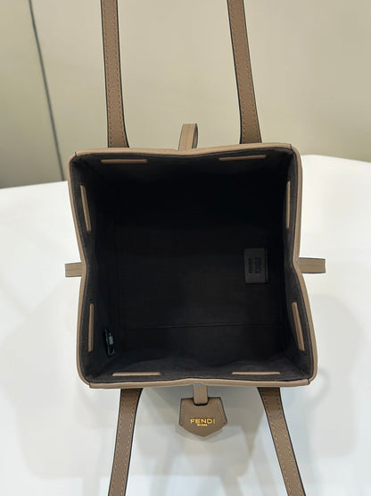 FENDI ORIGAMI MINI 19 EN DENIM MONOGRAMME BLEU VRAI AVEC BANDOULIÈRE EN CUIR DE VEAU