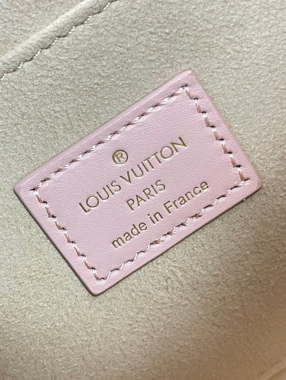 DAUPHINE MM 25 EN CUIR DE VEAU GRAINÉ ÉPI ROSE CLAIR, ACIER DORÉ