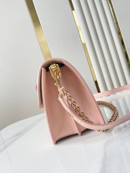 DAUPHINE MM 25 EN CUIR DE VEAU GRAINÉ ÉPI ROSE CLAIR, ACIER DORÉ