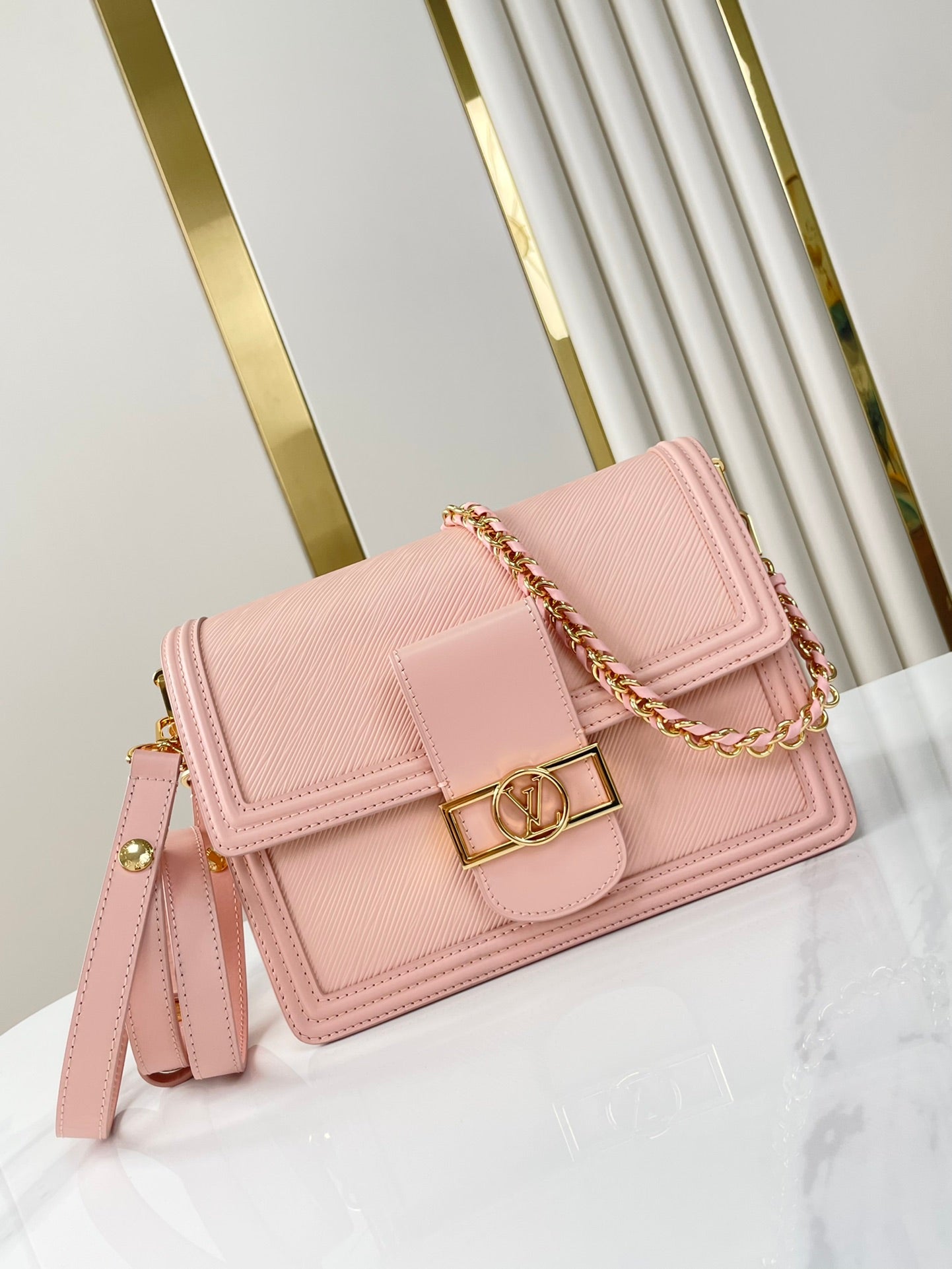 DAUPHINE MM 25 EN CUIR DE VEAU GRAINÉ ÉPI ROSE CLAIR, ACIER DORÉ