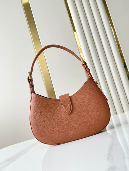 SAC À BANDOULIÈRE DISCRET 26 EN CUIR DE VEAU GRAINÉ COGNAC BOUCLE DORÉE