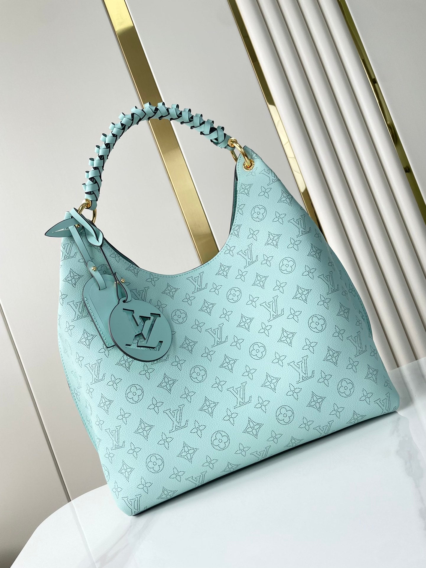 CARMEL 40 EN CUIR DE VEAU PERFORÉ MONOGRAMME BLEU CIEL