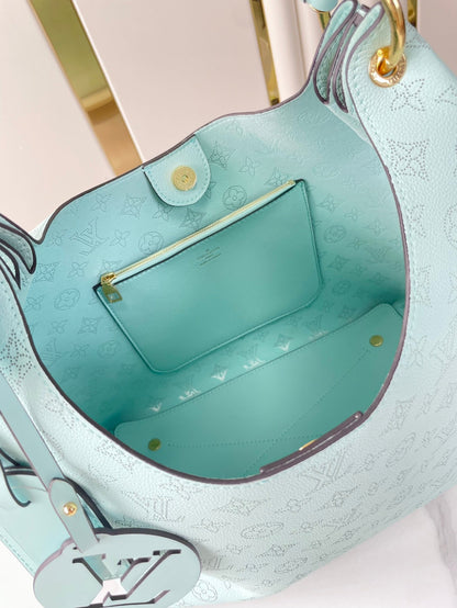 CARMEL 40 EN CUIR DE VEAU PERFORÉ MONOGRAMME BLEU CIEL