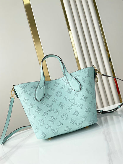 BLOSSOM PM 20 EN CUIR DE VEAU PERFORÉ MONOGRAMME BLEU CIEL