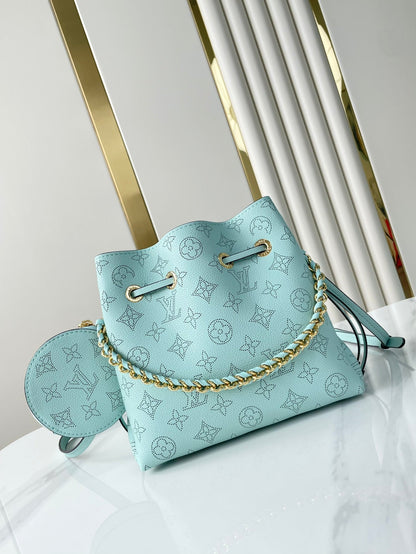 BELLA 22 EN CUIR DE VEAU PERFORÉ MONOGRAMME BLEU CIEL