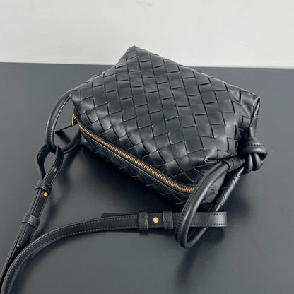 Sac à bandoulière BV Loop Top Handle 19 cm en cuir d'agneau noir
