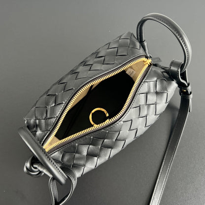 Sac à bandoulière BV Loop Top Handle 19 cm en cuir d'agneau noir
