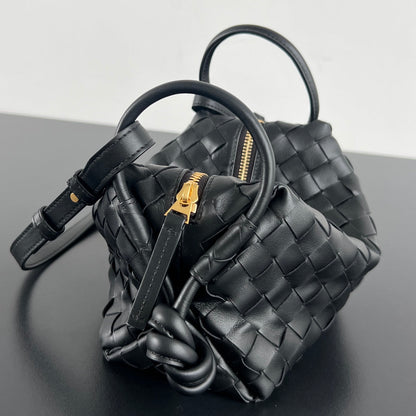Sac à bandoulière BV Loop Top Handle 19 cm en cuir d'agneau noir