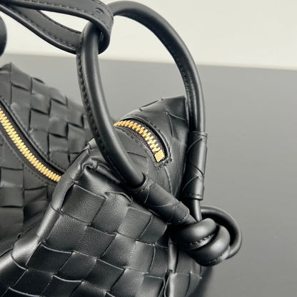 Sac à bandoulière BV Loop Top Handle 19 cm en cuir d'agneau noir