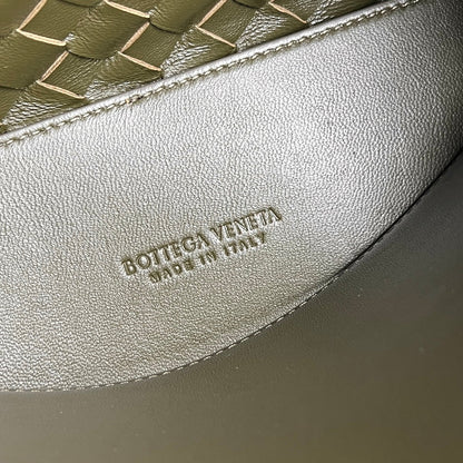 bv medium andiamo 32 cuir d'agneau vert kaki 