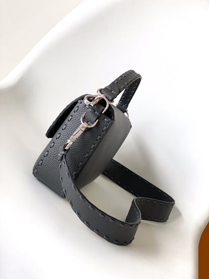 Sac Fend Baguette 27 en cuir de veau noir