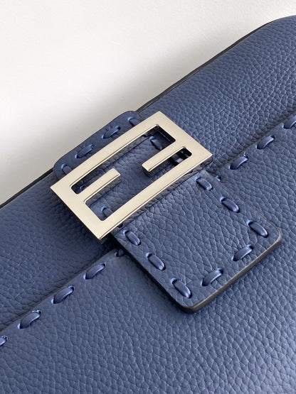 Sac Fend Baguette 27 en cuir de veau bleu foncé 