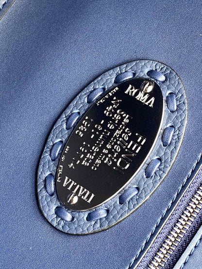 Sac Fend Baguette 27 en cuir de veau bleu foncé 