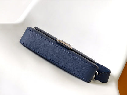 Sac Fend Baguette 27 en cuir de veau bleu foncé 