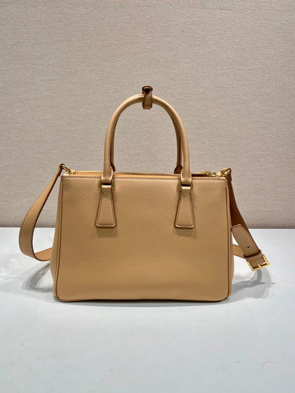 SAC GALLERIA MOYEN 28 EN CUIR DE VEAU LISSE MARRON CIDRE, QUINCAILLERIE DORÉ