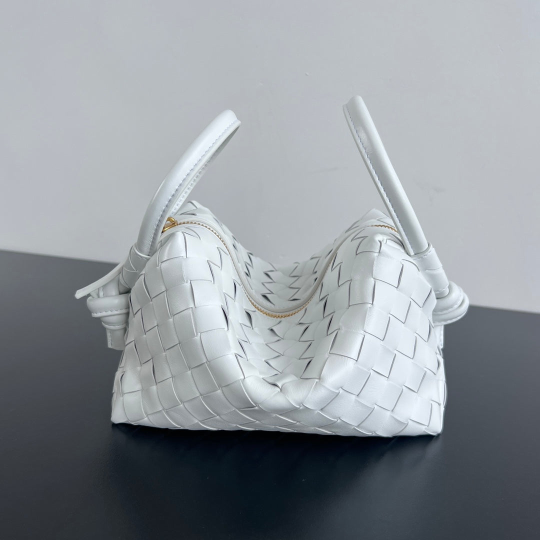 Sac à bandoulière BV Loop Top Handle 19 cm en cuir d'agneau blanc