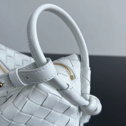 Sac à bandoulière BV Loop Top Handle 19 cm en cuir d'agneau blanc