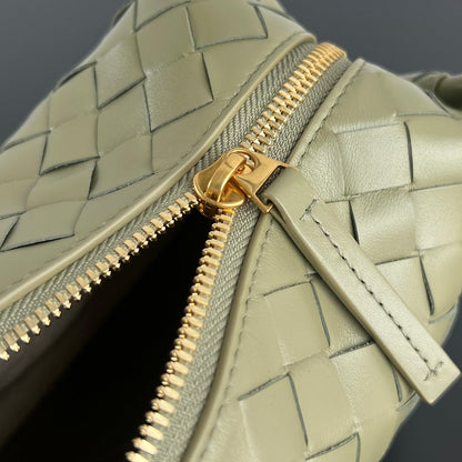 Sac à main BV Loop Top Handle 19 cm en cuir d'agneau vert beige