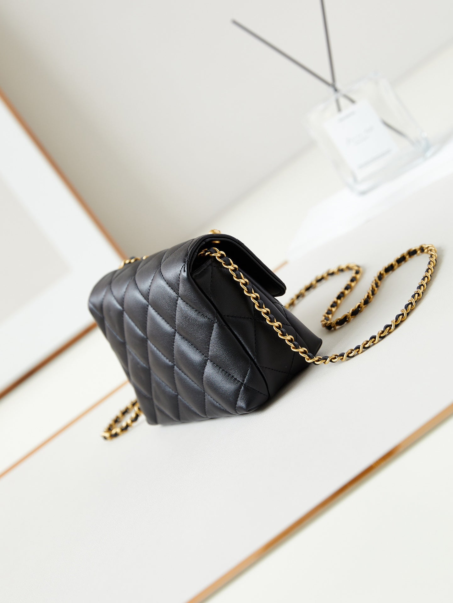24a ミニフラップバッグ 20cm ブラックラムスキンパール＆ゴールド金具