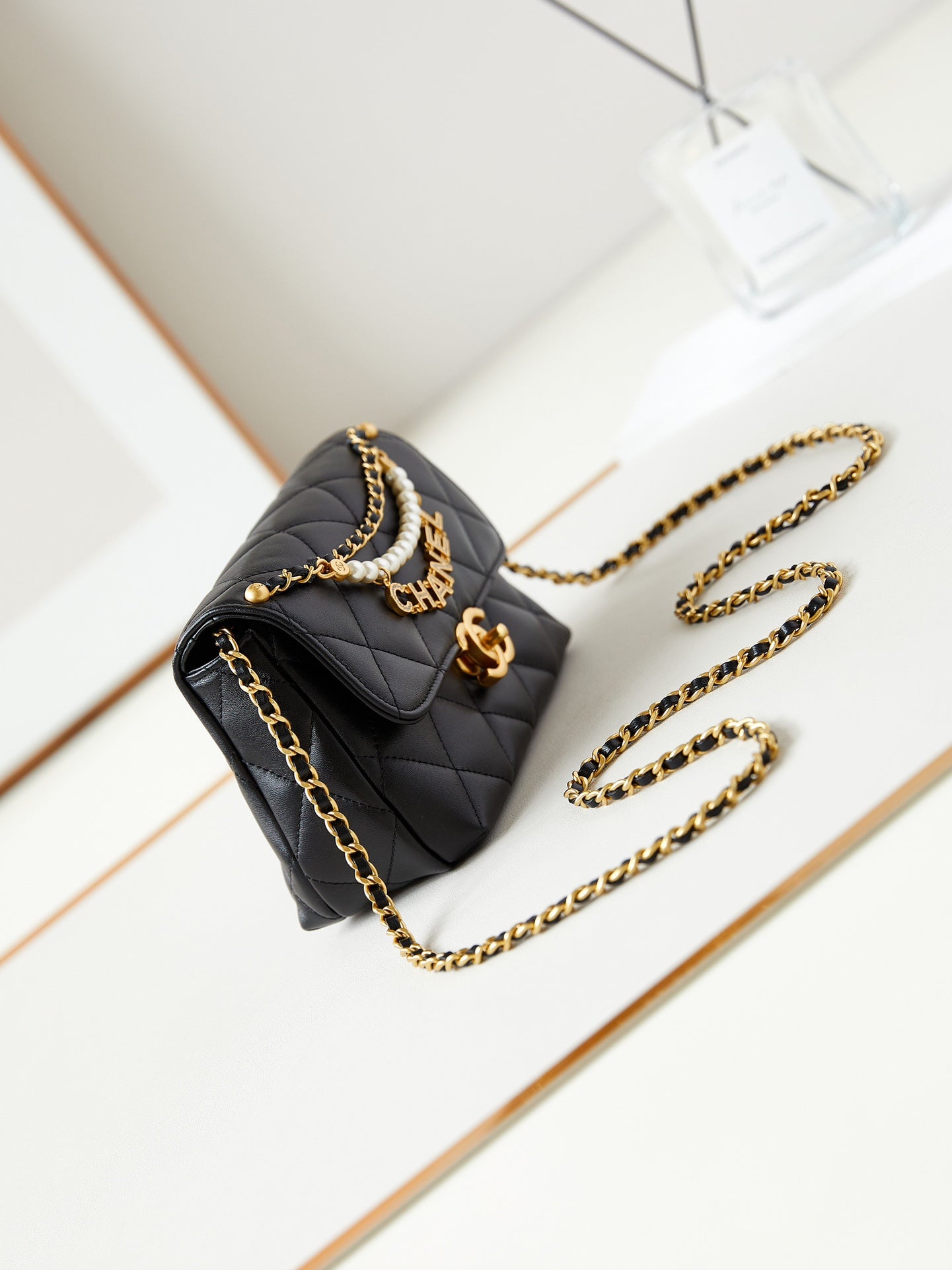 24a ミニフラップバッグ 20cm ブラックラムスキンパール＆ゴールド金具