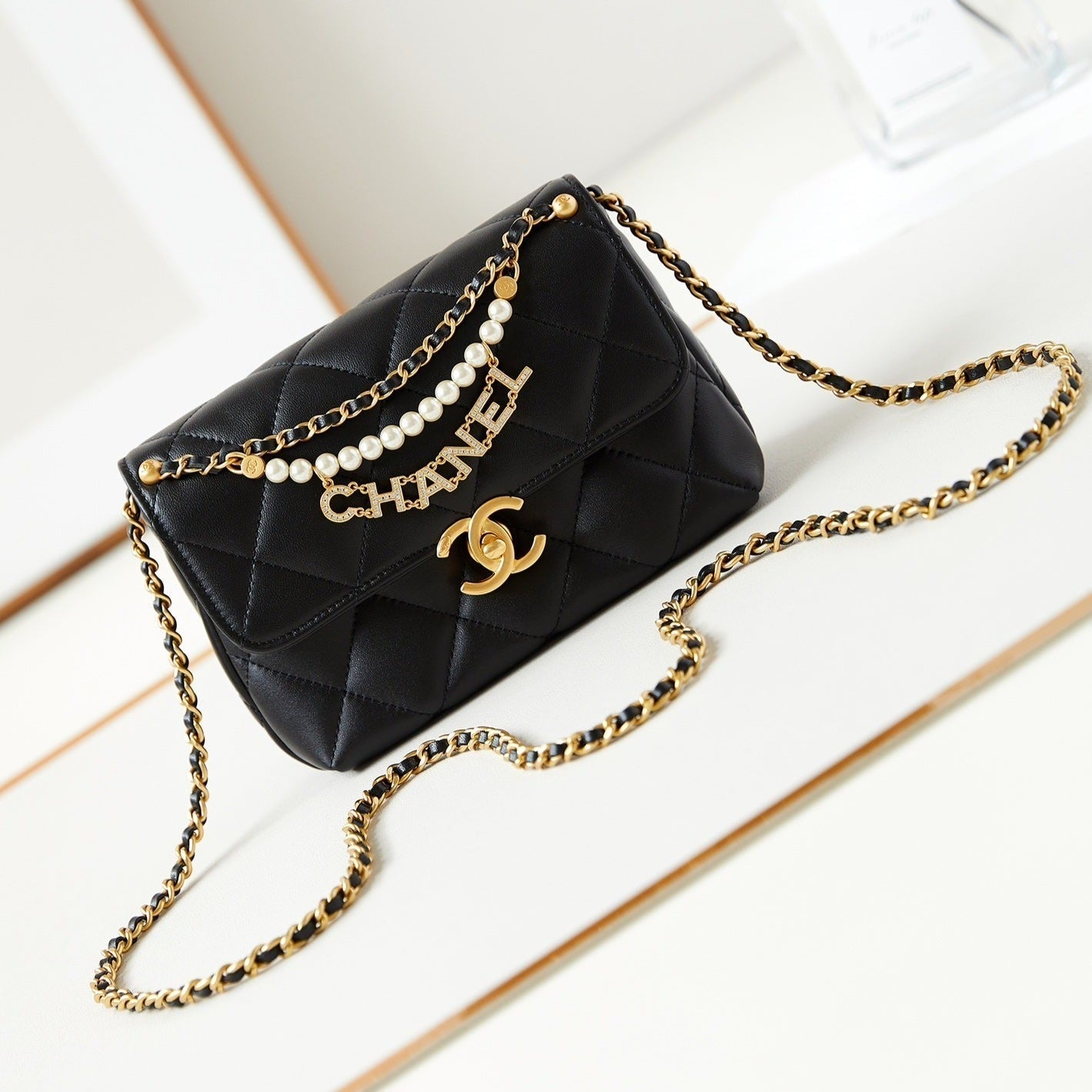 24a ミニフラップバッグ 20cm ブラックラムスキンパール＆ゴールド金具