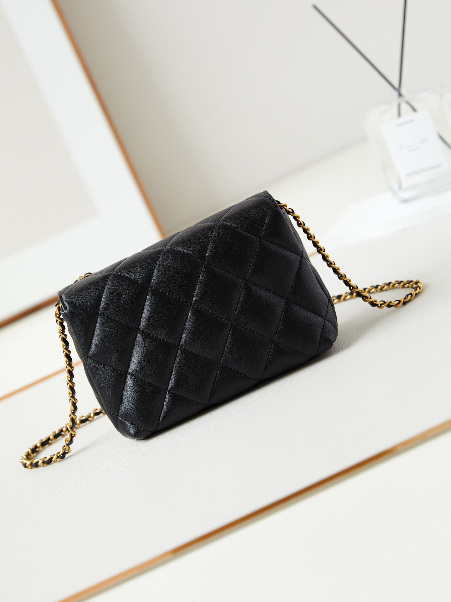 24a ミニフラップバッグ 20cm ブラックラムスキンパール＆ゴールド金具
